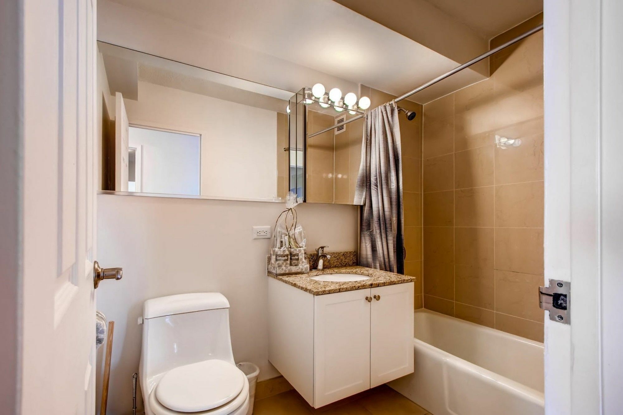 Global Luxury Suites At The Commonwealth Бостон Экстерьер фото