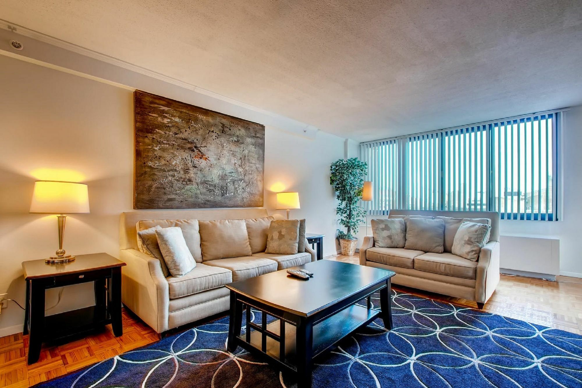 Global Luxury Suites At The Commonwealth Бостон Экстерьер фото